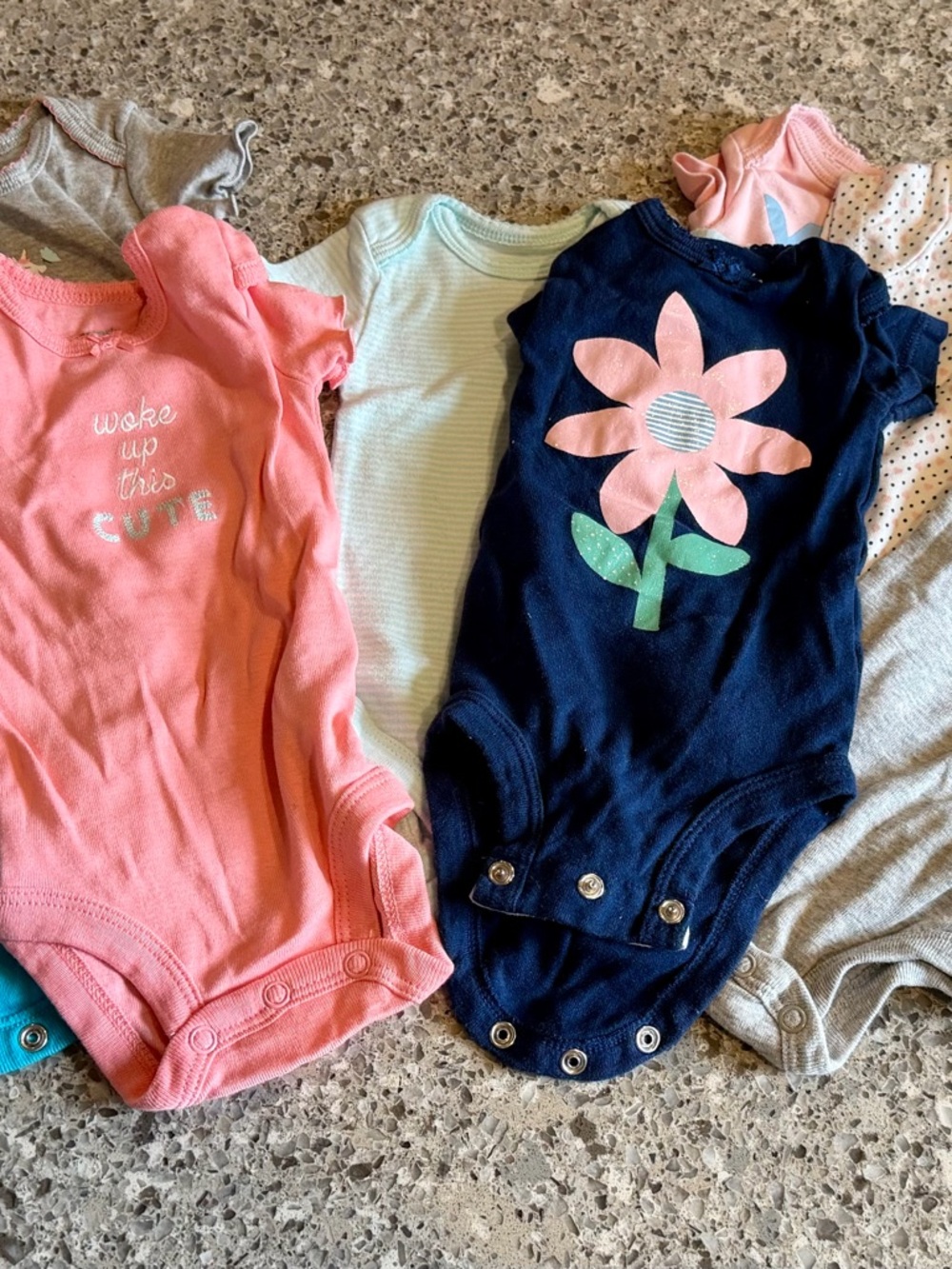 Baby Girl’s Bundle l Size: Newborn - Picture 3 of 10